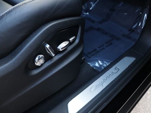 Used 2019 Porsche Cayenne S image 31