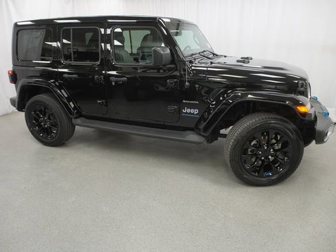 Used 2023 Jeep Wrangler Unlimited Sahara w/ Cold Weather Group image 9