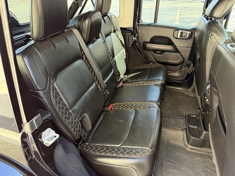 Used 2022 Jeep Wrangler Unlimited Sahara AWD/4WD image 15