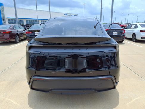 Used 2026 Tesla Model Y 2WD image 6