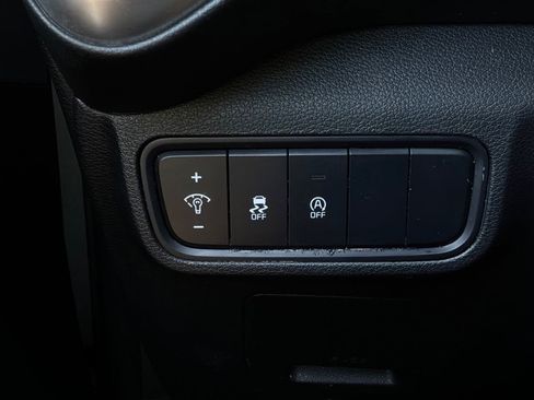 Used 2025 Kia Soul LX w/ LX Technology Package FWD image 20