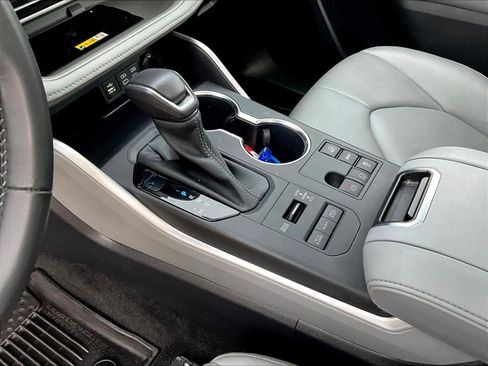 Used 2023 Toyota Highlander XLE image 21