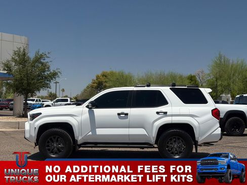 Used 2025 Toyota 4Runner SR5 AWD/4WD image 12