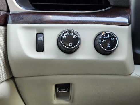 Used 2016 Cadillac Escalade Premium AWD/4WD image 23