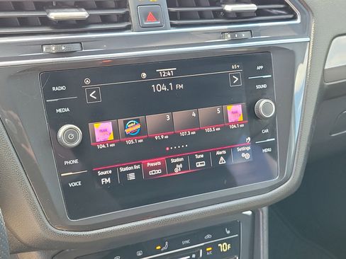 Used 2023 Volkswagen Tiguan SE R-Line image 25