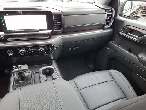 Used 2024 GMC Sierra 1500 SLT w/ SLT Convenience Package AWD/4WD image 11