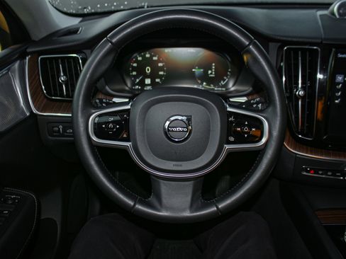 Used 2019 Volvo XC60 T8 Inscription w/ Advanced Package image 18