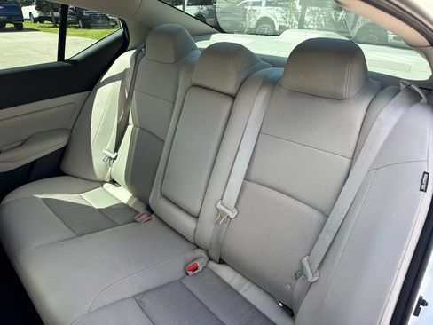 Used 2019 Nissan Altima 2.5 SV FWD image 11