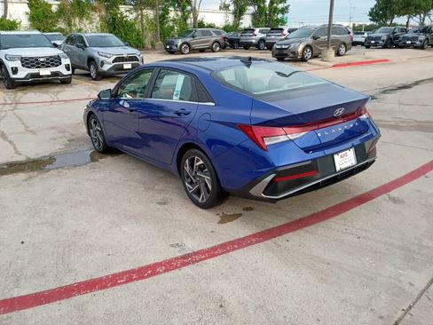 Used 2025 Hyundai Elantra SEL image 8
