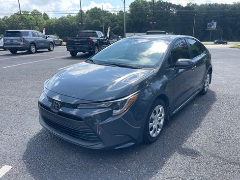 Used 2026 Toyota Corolla LE FWD image 3