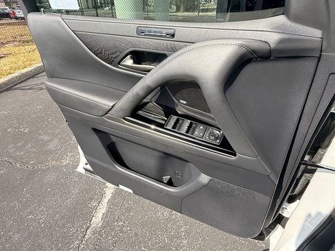 Used 2025 Lexus LX 700h Luxury w/ Appearance Package image 22