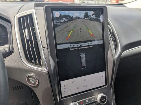 Used 2024 Ford Edge Titanium image 29