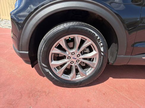 Certified 2022 Ford Explorer XLT w/ Equipment Group 202A AWD/4WD image 38