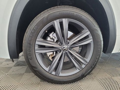 Used 2021 Volkswagen Atlas Cross Sport SE w/ Panoramic Sunroof Package FWD image 31
