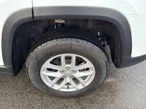 Used 2024 Jeep Grand Cherokee Laredo X image 34