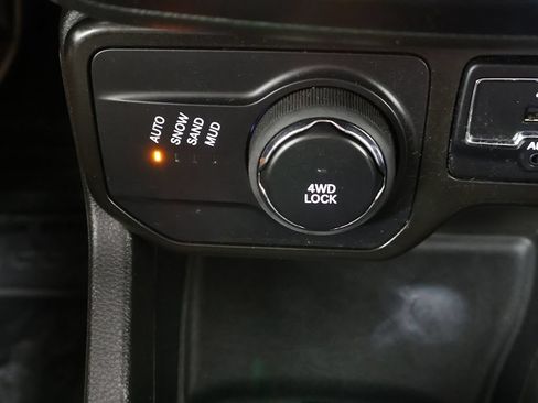 Used 2023 Jeep Renegade Latitude AWD/4WD image 44