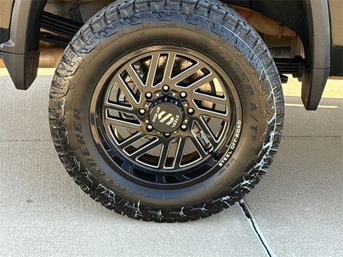 Used 2022 Chevrolet Silverado 2500 LT w/ Convenience Package image 10