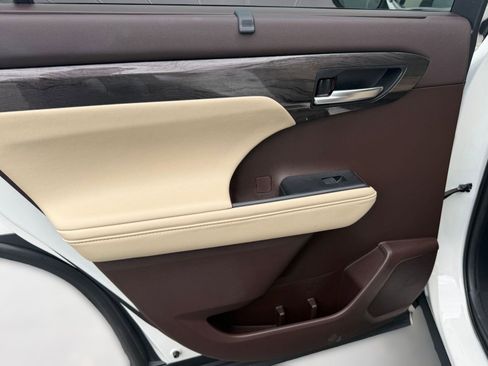 Used 2021 Toyota Highlander Platinum image 27