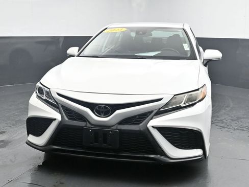 Used 2023 Toyota Camry SE image 4