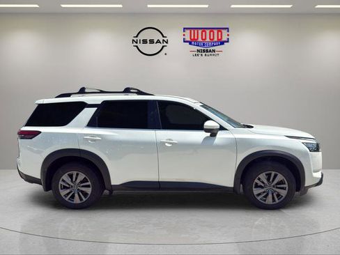 Used 2023 Nissan Pathfinder SV w/ SV Premium Package AWD/4WD image 2
