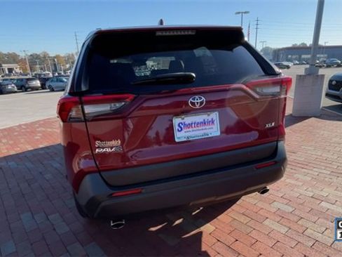 Used 2023 Toyota RAV4 XLE Premium image 8