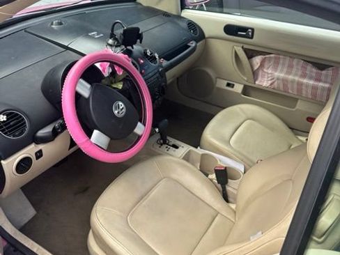 Used 2008 Volkswagen Beetle SE FWD image 7