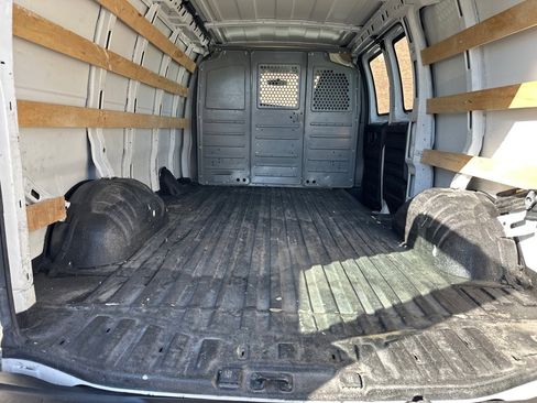 Used 2014 GMC Savana 2500 RWD image 5