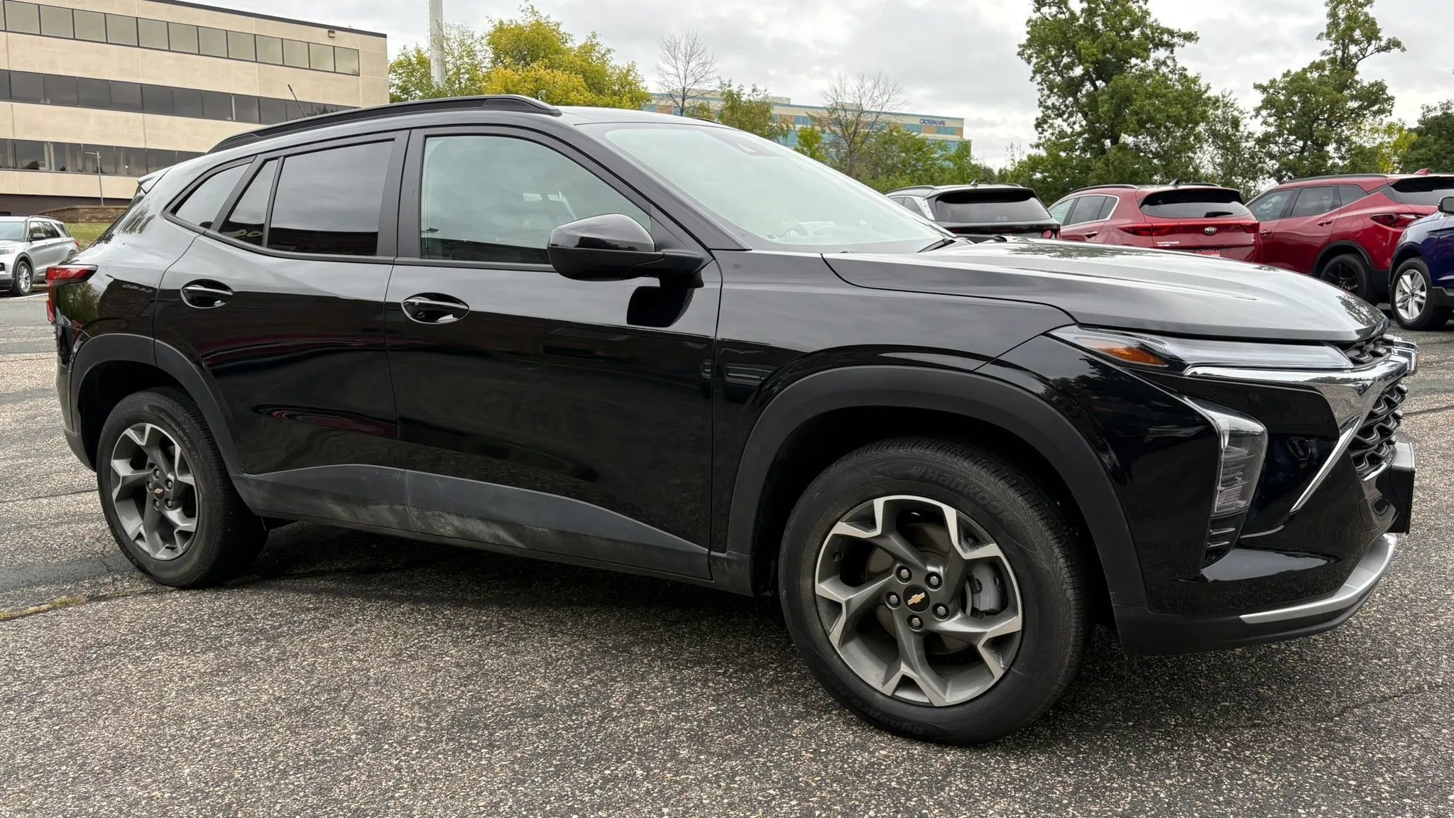 Used 2025 Chevrolet Trax LT w/ LT Convenience Package FWD image 12