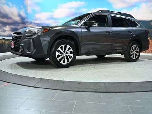 Used 2025 Subaru Outback Premium AWD/4WD image 4