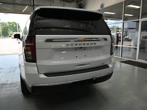 Used 2021 Chevrolet Suburban LT w/ Luxury Package AWD/4WD image 6