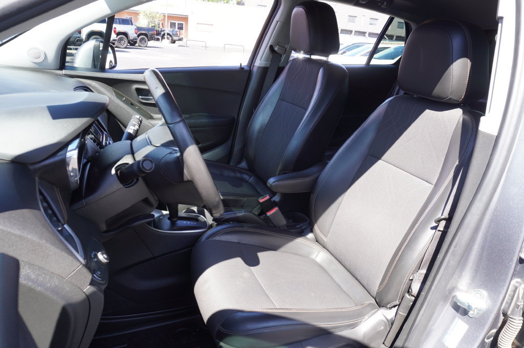 Certified 2020 Chevrolet Trax LT w/ LT Convenience Package FWD image 16