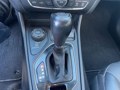 Used 2022 Jeep Cherokee Limited image 49