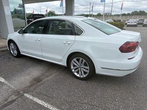 Used 2018 Volkswagen Passat 2.0T SE FWD image 5