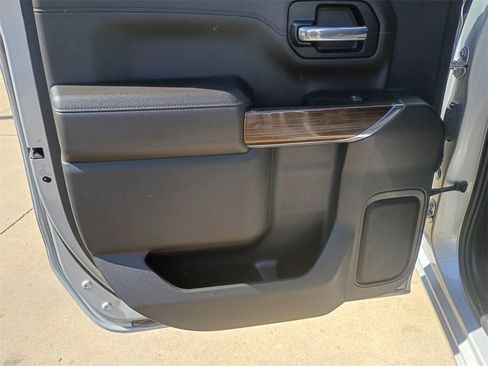 Used 2022 Chevrolet Silverado 1500 RST image 8
