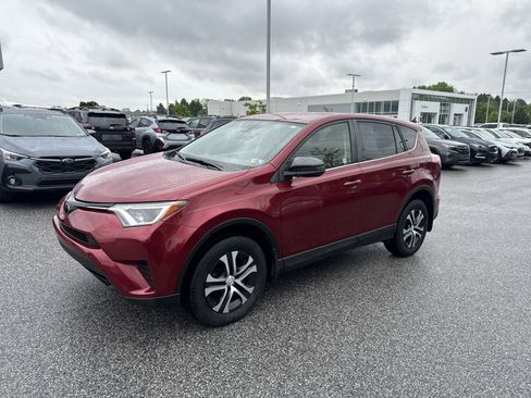 Used 2018 Toyota RAV4 LE w/ All Weather Liner Package AWD/4WD image 20
