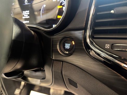 Used 2020 Jeep Grand Cherokee Altitude image 29