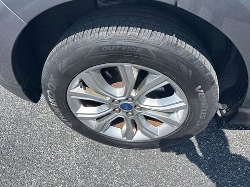 Certified 2022 Ford Edge Titanium image 5