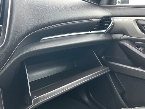 Used 2023 Chevrolet Traverse LT image 54