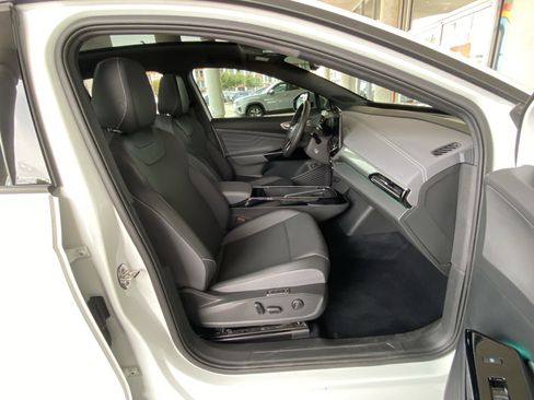 Used 2023 Volkswagen ID.4 Pro S AWD/4WD image 32