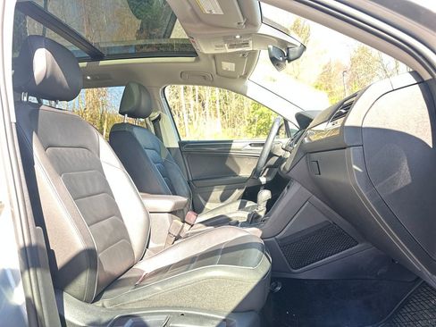 Used 2019 Volkswagen Tiguan SEL Premium AWD/4WD image 16