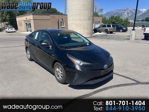 Used 2017 Toyota Prius Two w/ Preferred Accessory Package FWD image 1