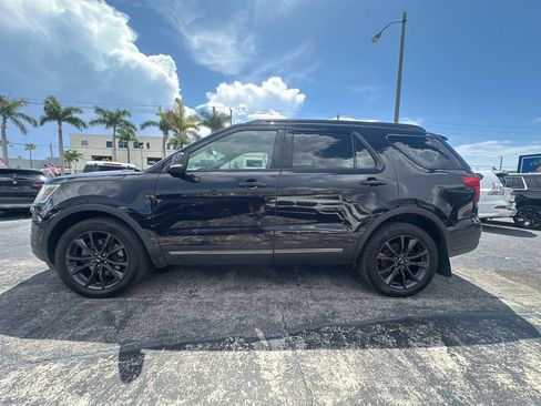 Used 2019 Ford Explorer XLT w/ Equipment Group 202A AWD/4WD image 8