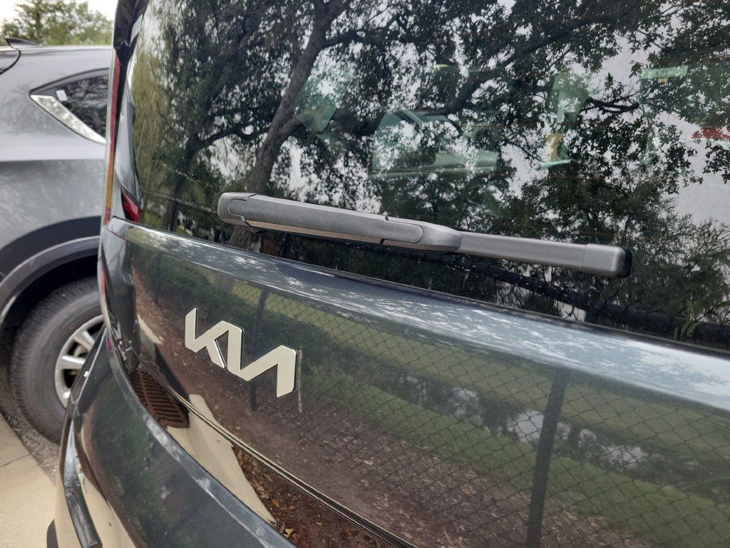 Used 2025 Kia Soul LX w/ LX Technology Package FWD image 18