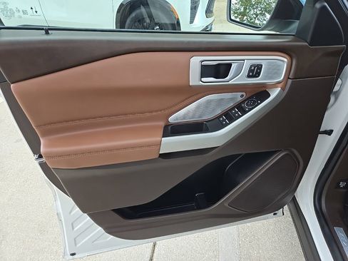 Used 2023 Ford Explorer King Ranch w/ Technology Package AWD/4WD image 12