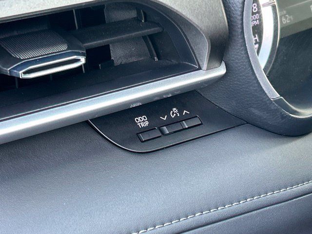 Used 2022 Toyota Highlander XLE AWD/4WD image 27