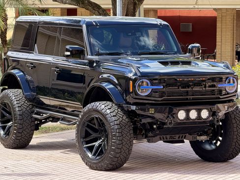 Used 2025 Ford Bronco Outer Banks AWD/4WD image 4