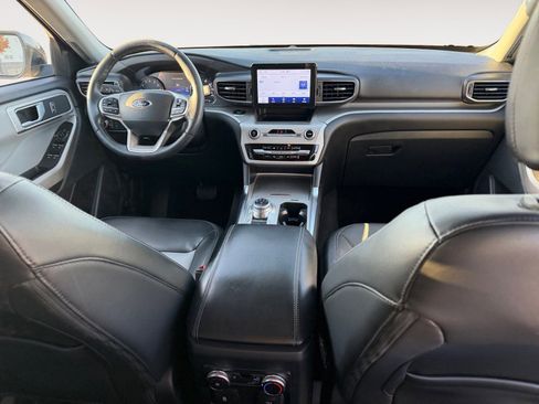 Used 2022 Ford Explorer XLT w/ Equipment Group 202A image 10