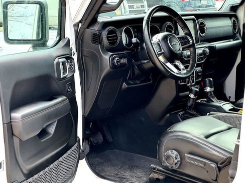 Used 2022 Jeep Gladiator Overland image 11