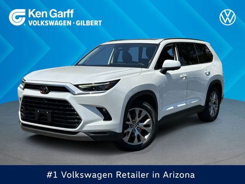 Used 2024 Toyota Grand Highlander FWD image 1