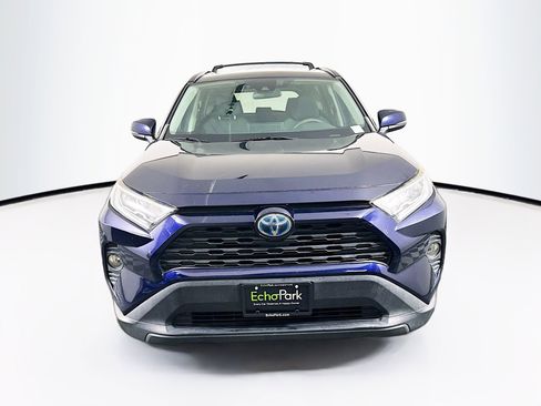 Used 2020 Toyota RAV4 XLE w/ Convenience Package AWD/4WD image 2